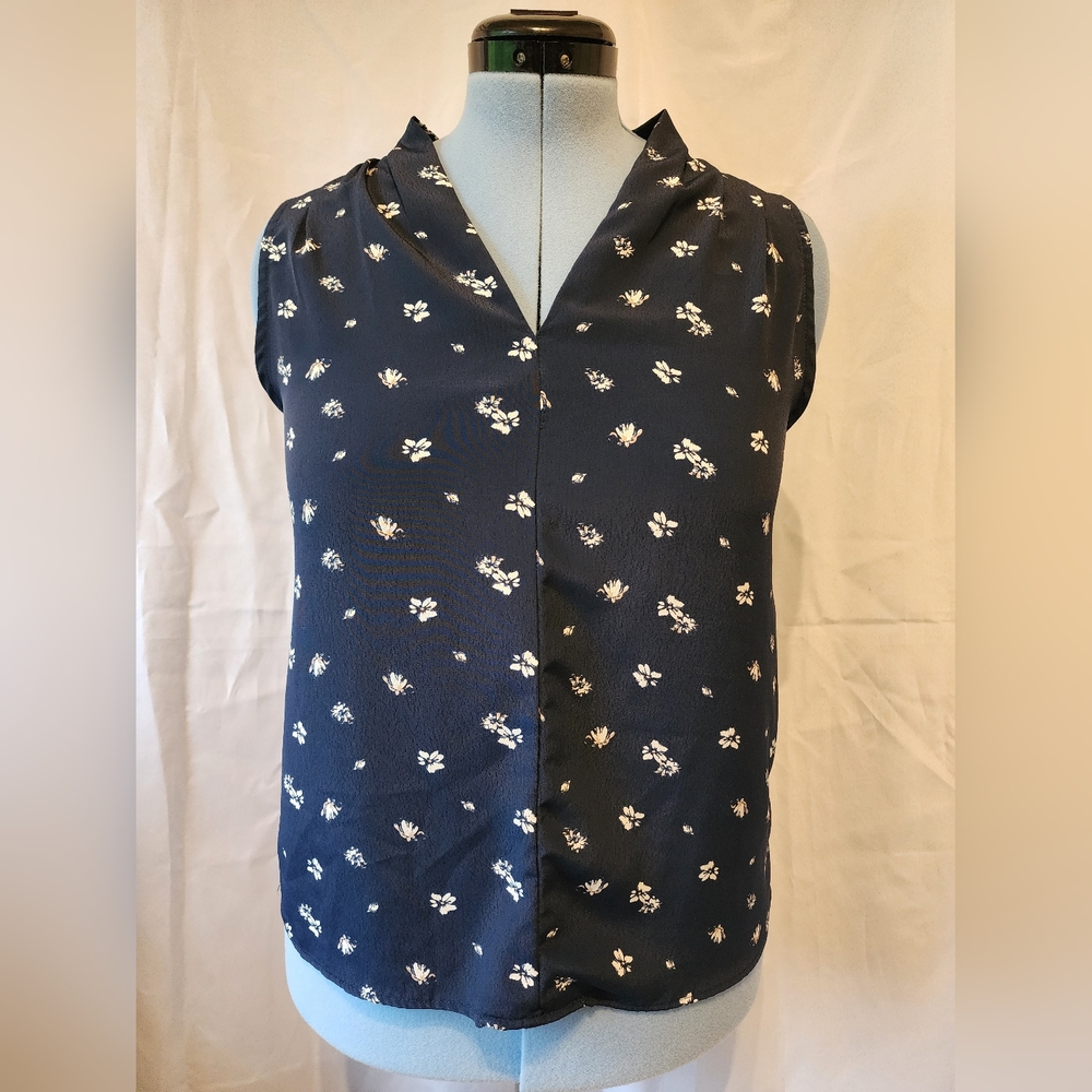 Monteri- Size SP/Small Petite- Women's Sleeveless Top- Blue,White,Tan Floral